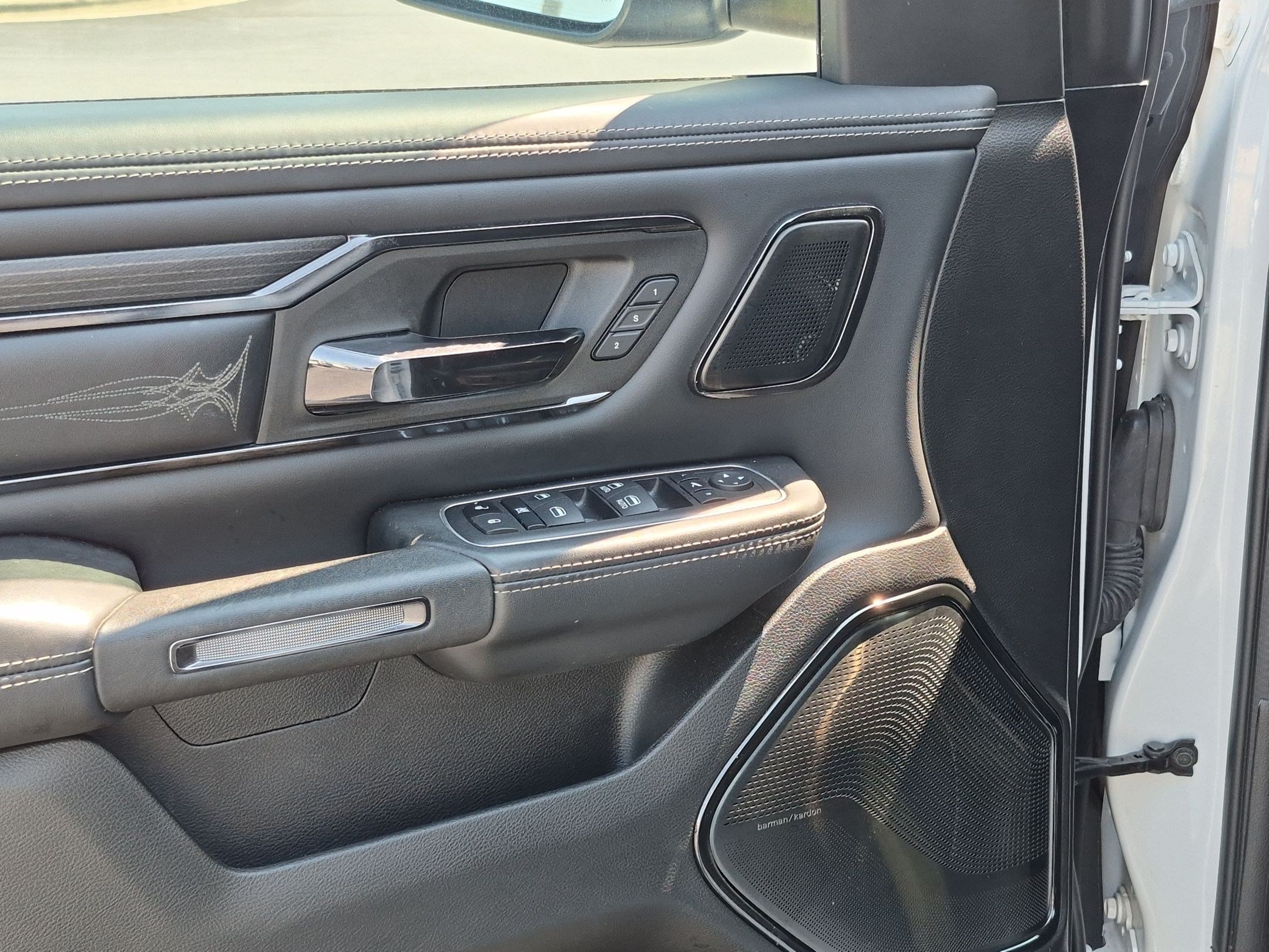 Used 2023 RAM 1500 Limited AWD/4WD image 11