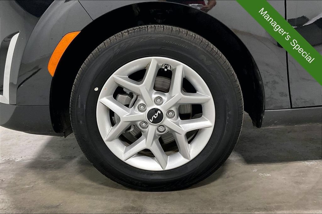Used 2025 Kia Soul LX w/ LX Technology Package FWD image 10