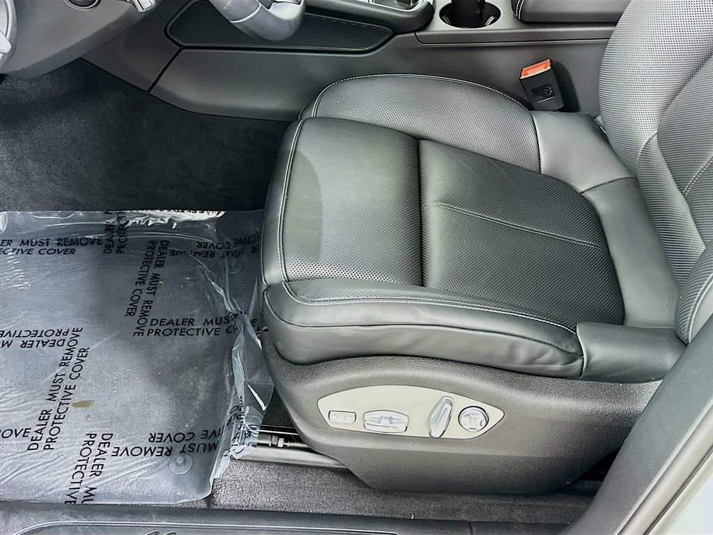 New 2025 Porsche Macan image 22