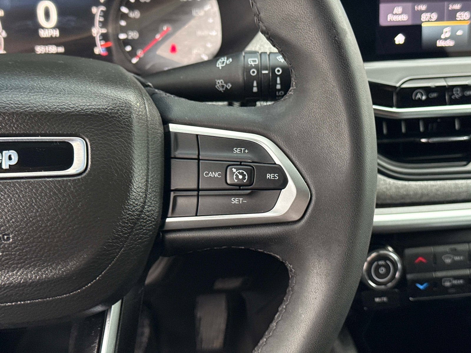 Used 2023 Jeep Compass Latitude image 29