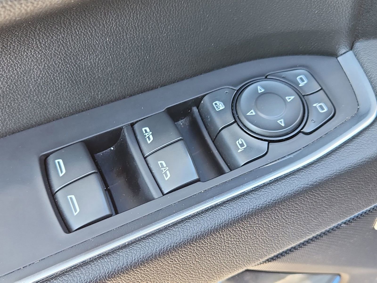 Used 2022 Chevrolet Silverado 1500 LTZ image 17