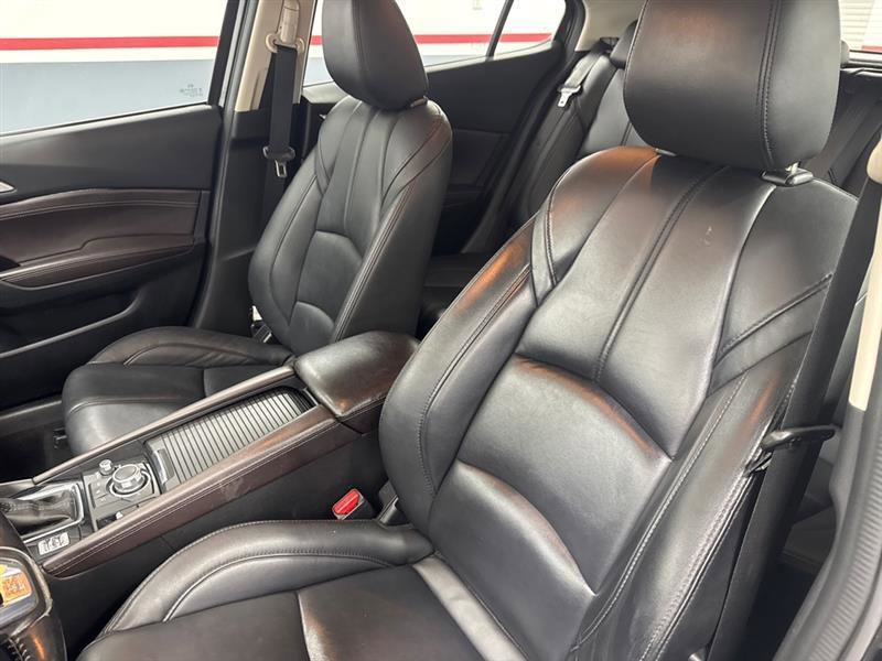 Used 2017 MAZDA MAZDA3 Touring FWD image 12