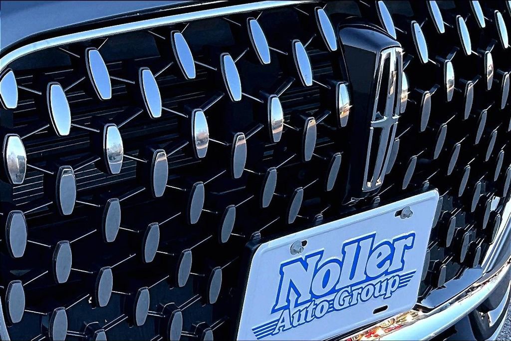 Used 2025 Lincoln Corsair Reserve image 28