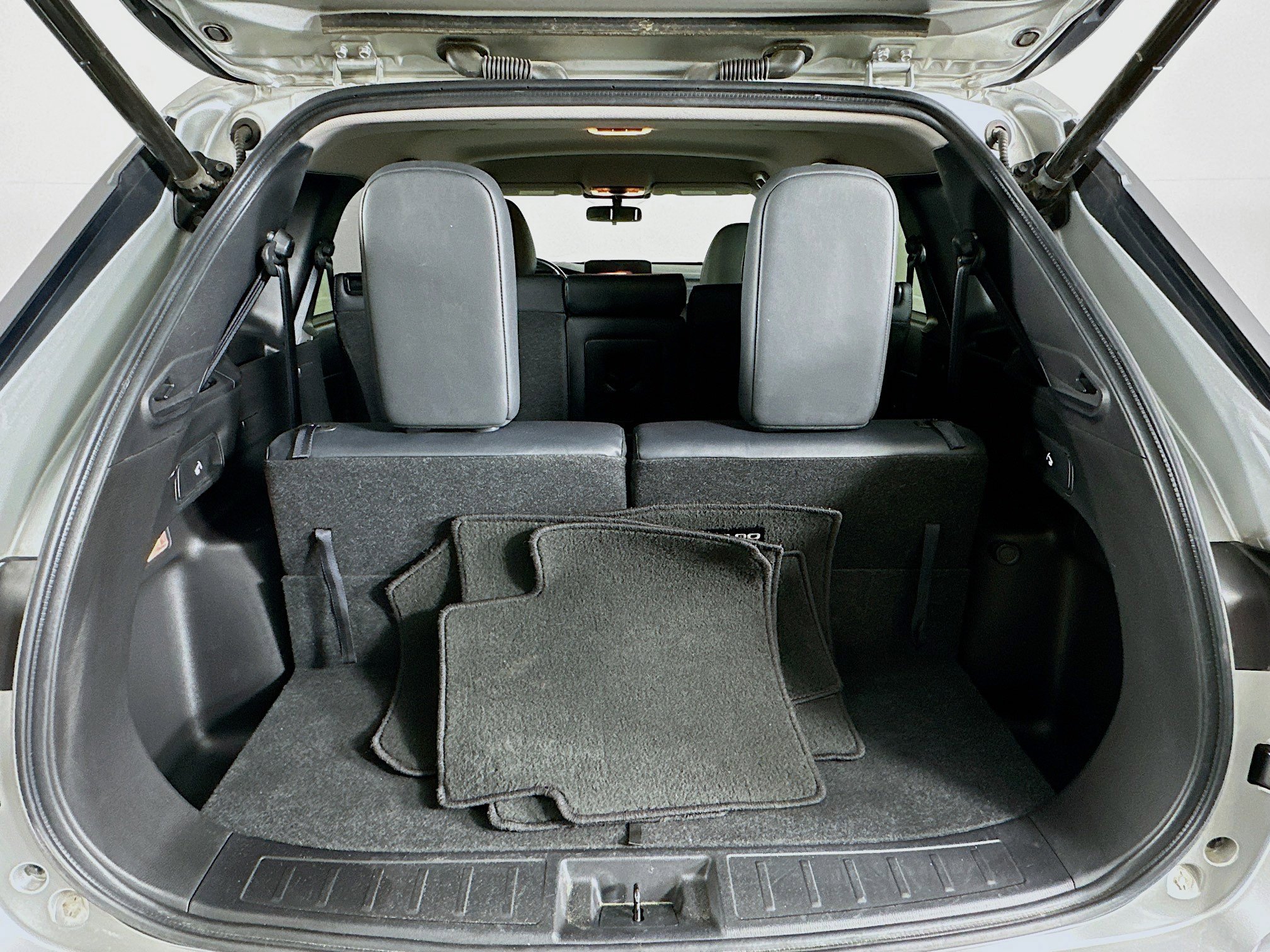 Used 2024 Mitsubishi Outlander SE image 30