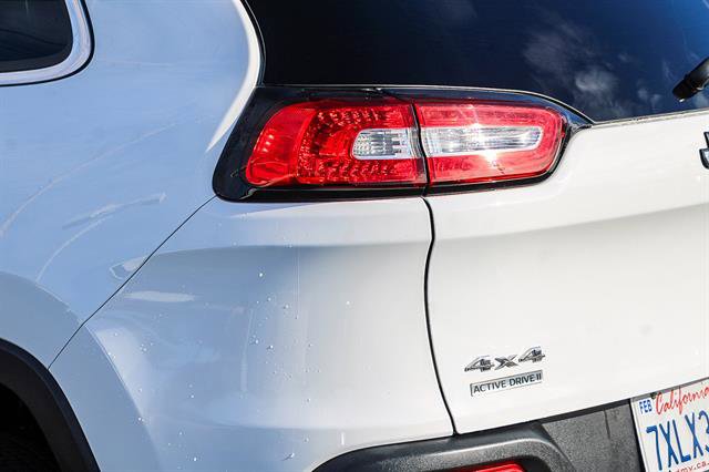 Used 2017 Jeep Cherokee Limited w/ Luxury Group image 11