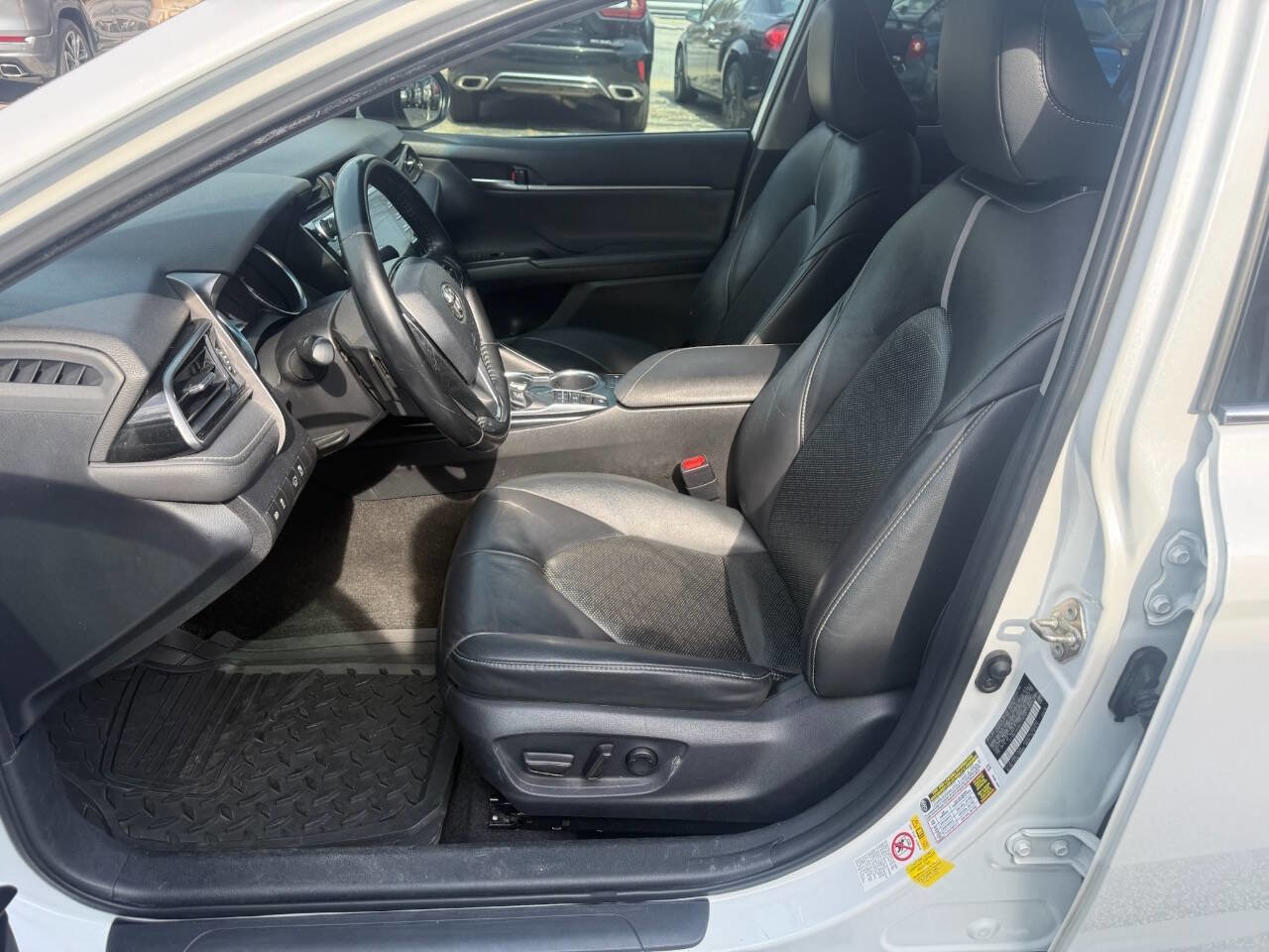 Used 2019 Toyota Camry XSE image 4