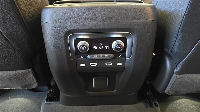 Used 2024 GMC Yukon XL Denali image 21