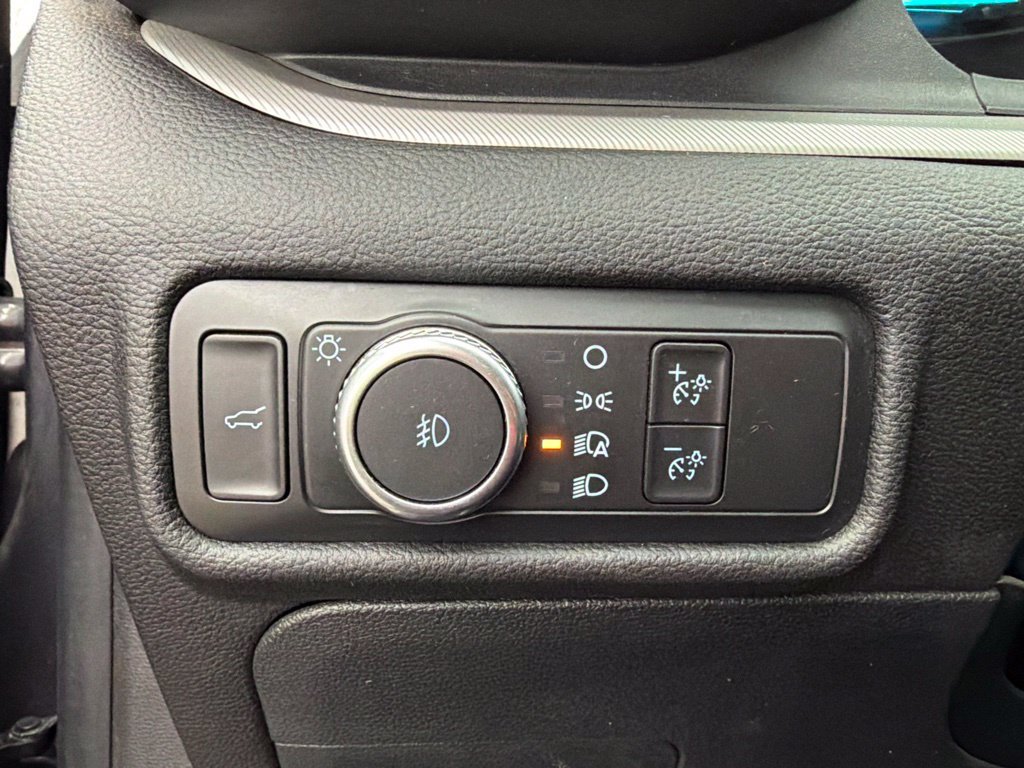 Used 2022 Ford Explorer XLT w/ Equipment Group 202A AWD/4WD image 21