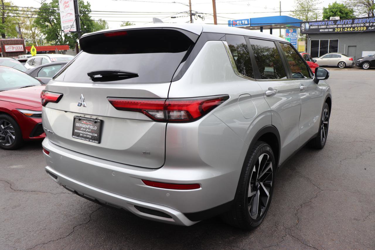 Used 2024 Mitsubishi Outlander AWD image 5
