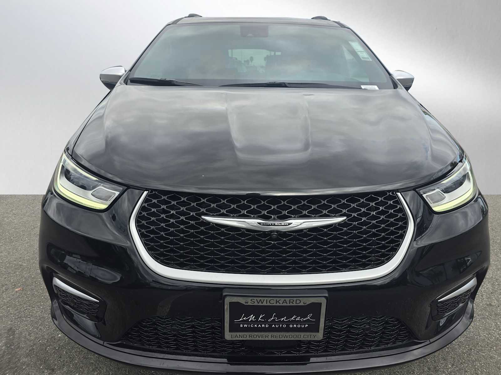 Used 2023 Chrysler Pacifica Pinnacle image 8