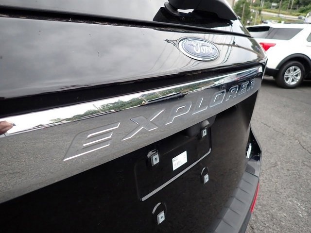 Used 2023 Ford Explorer XLT w/ Equipment Group 202A image 6