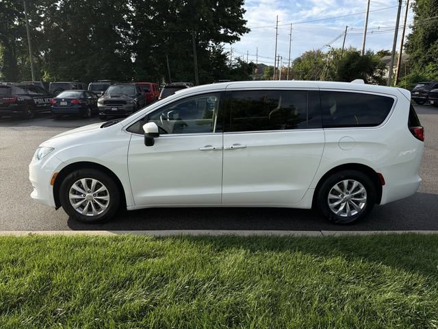 Used 2017 Chrysler Pacifica Touring w/ Tire & Wheel Group FWD image 5