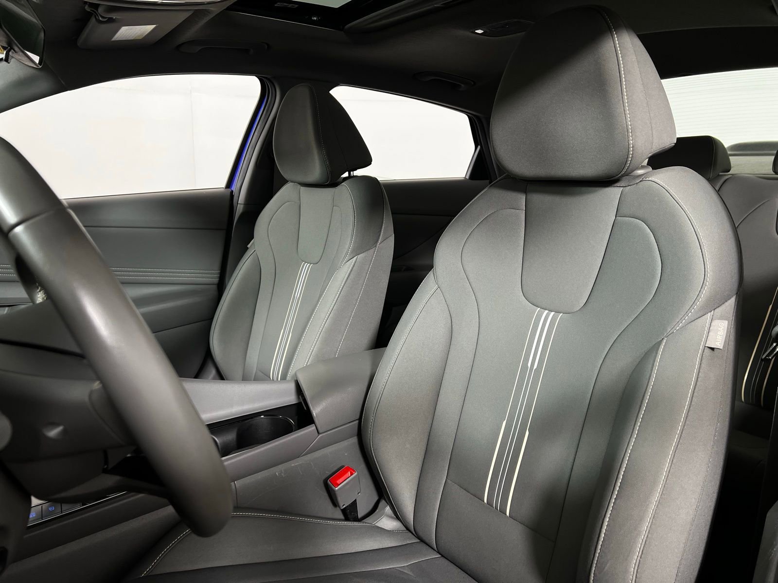 Used 2025 Hyundai Elantra SEL image 13