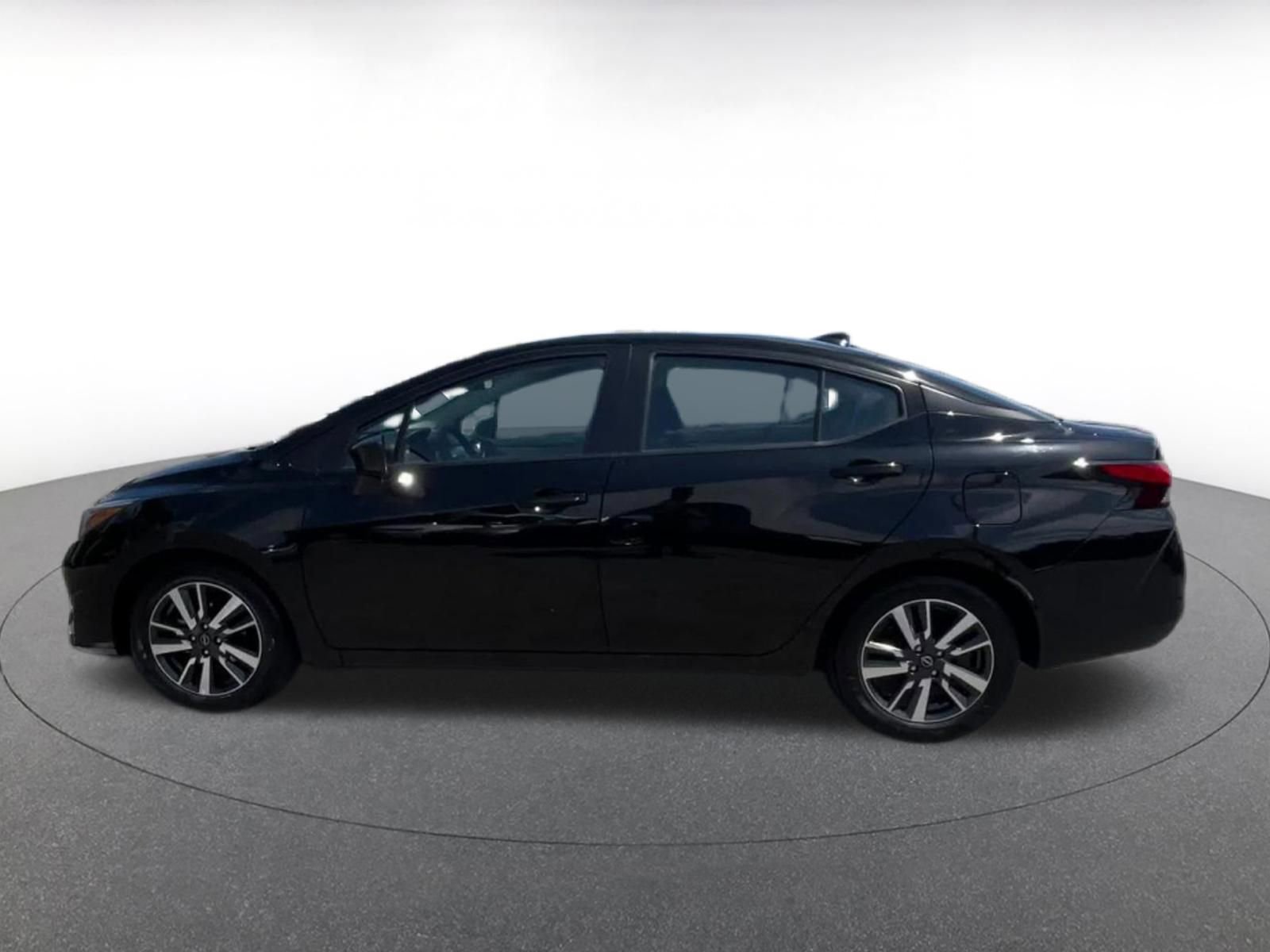 Used 2025 Nissan Versa SV FWD image 9