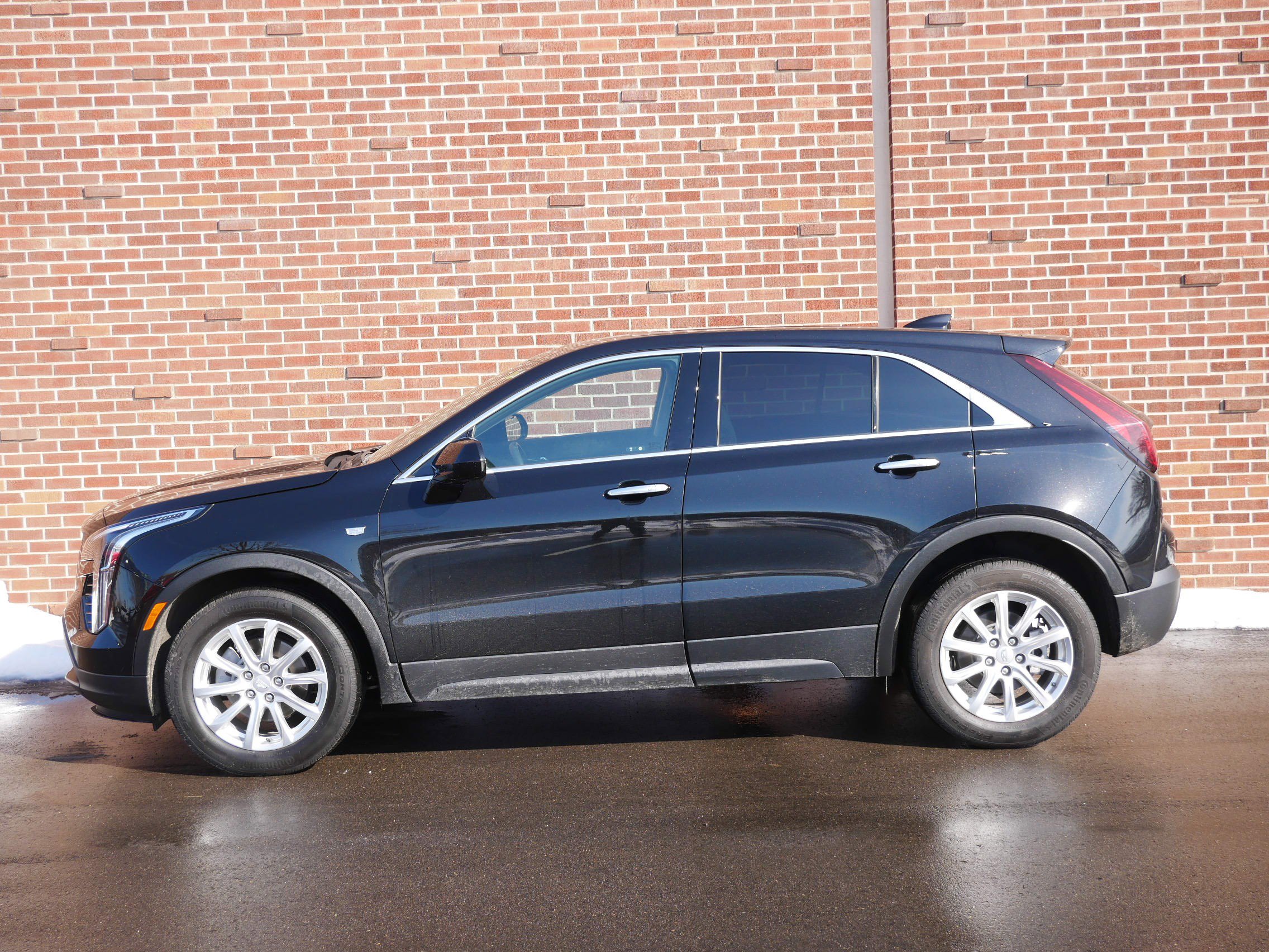 Certified 2022 Cadillac XT4 Luxury image 2