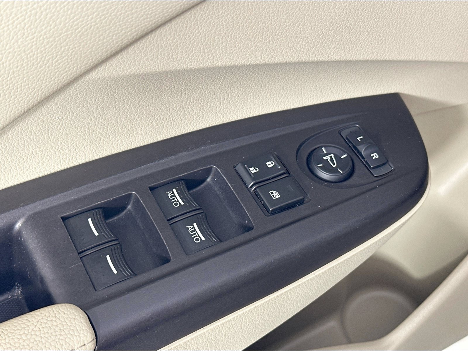 Used 2017 Acura RDX w/ Technology Package FWD image 18