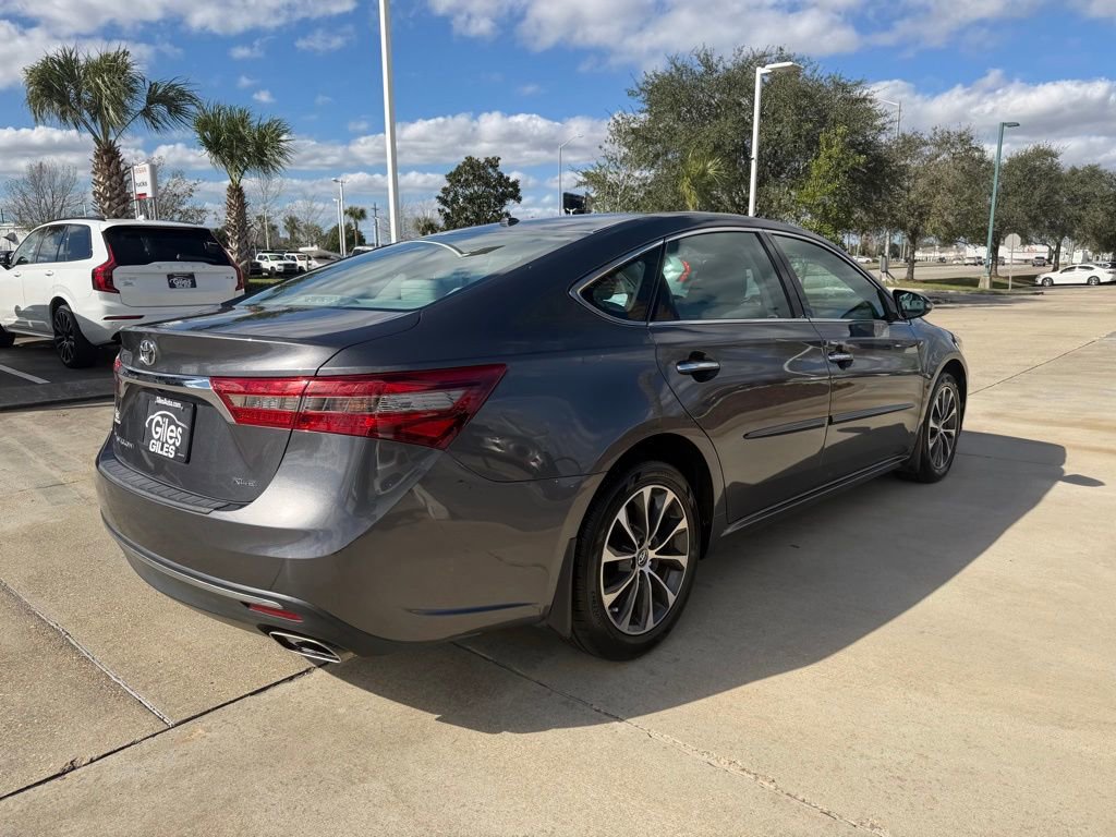 Used 2018 Toyota Avalon XLE Premium image 5