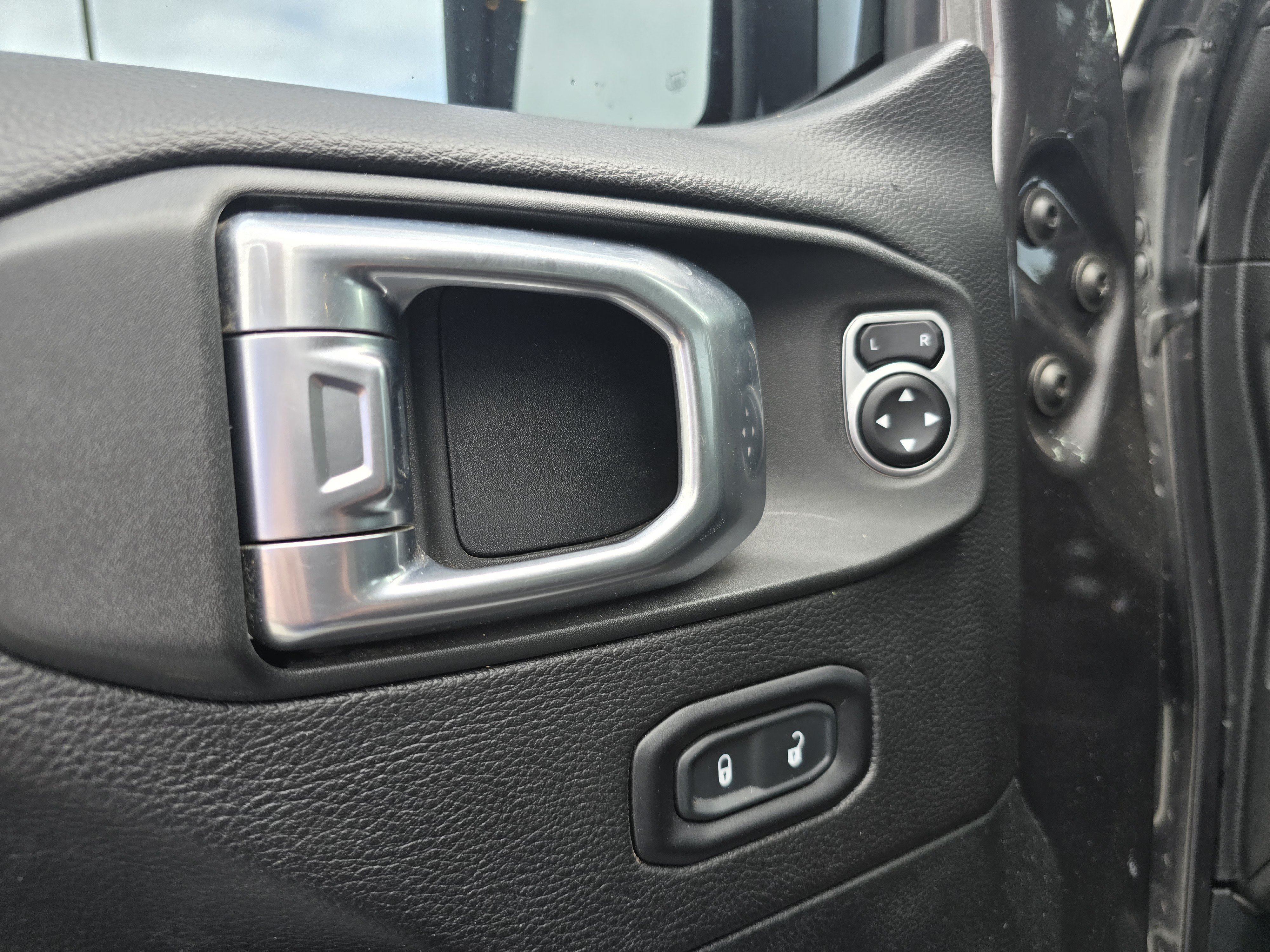 Used 2020 Jeep Gladiator Rubicon AWD/4WD image 16