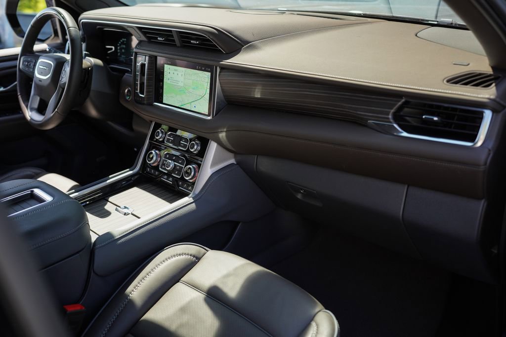 Used 2024 GMC Yukon Denali w/ Advanced Technology Package AWD/4WD image 20