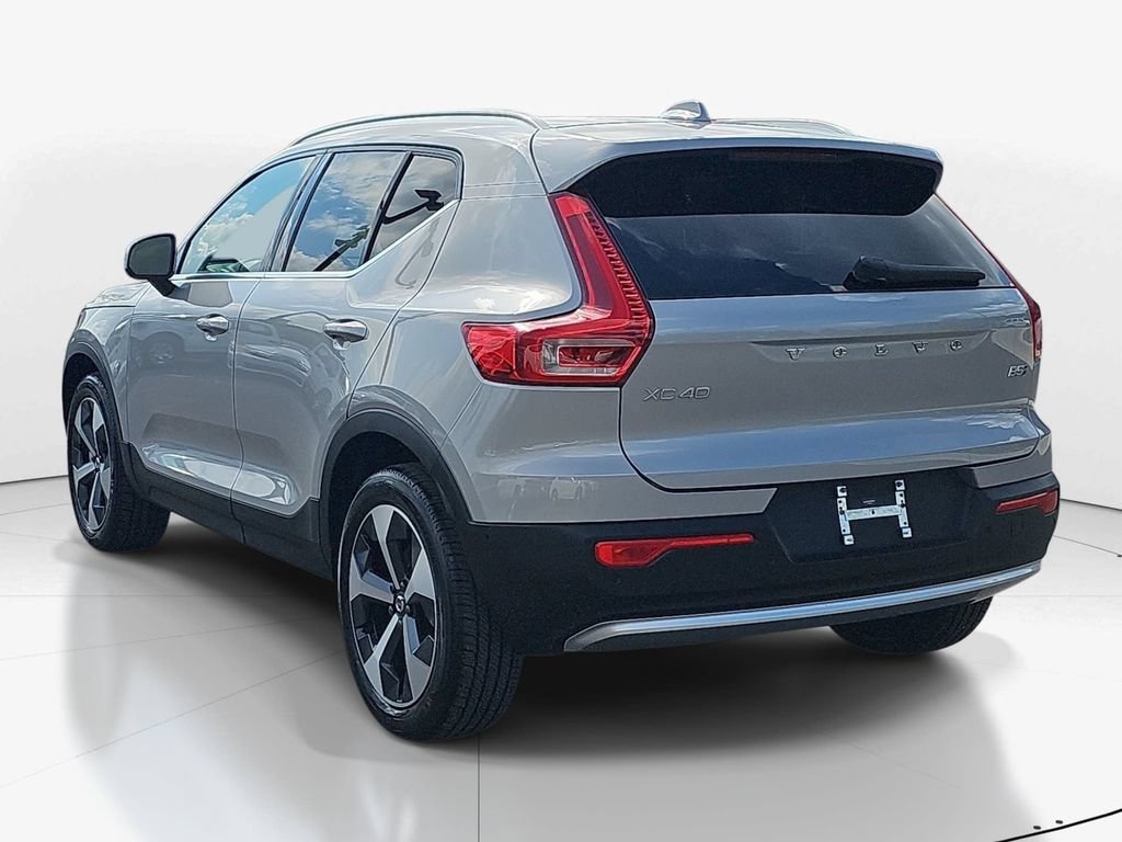 Used 2025 Volvo XC40 B5 Plus AWD/4WD image 8