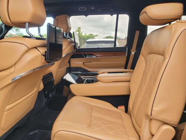 Used 2022 Jeep Grand Wagoneer Series III w/ Rear Seat Video Group 1 AWD/4WD image 32