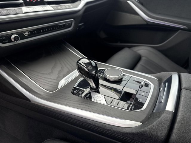 Used 2020 BMW X7 xDrive40i w/ Premium Package AWD/4WD image 21