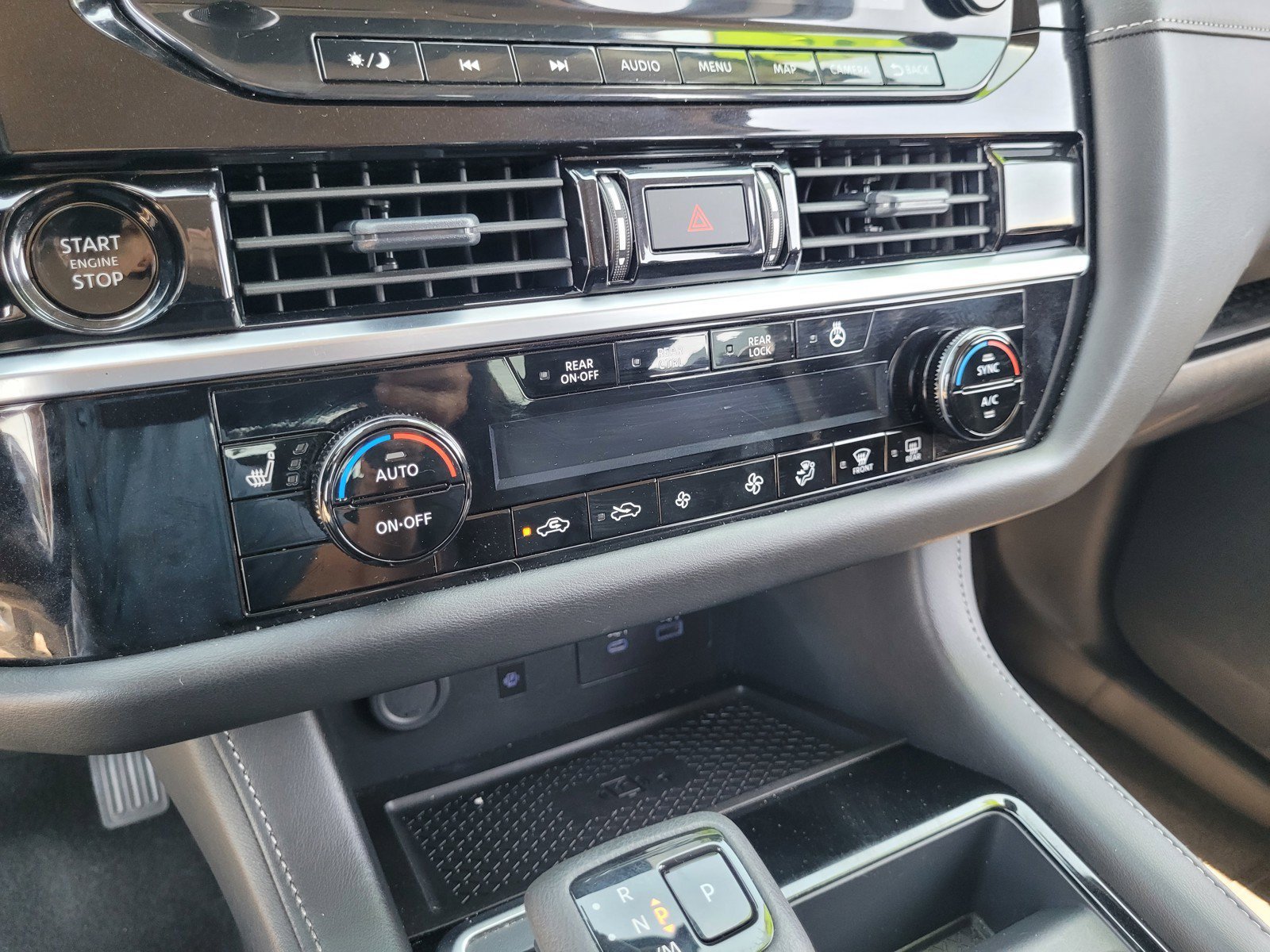 Used 2025 Nissan Pathfinder SL AWD/4WD image 21