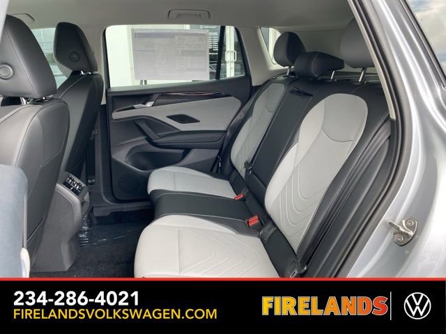 New 2025 Volkswagen Tiguan SE image 62