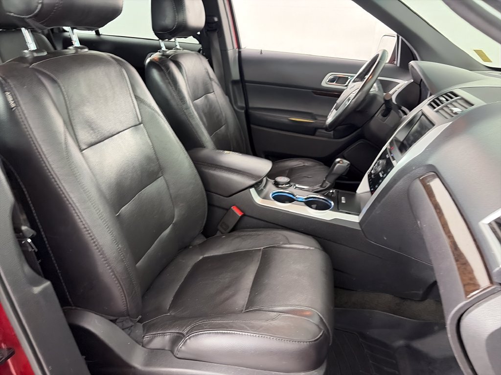 Used 2015 Ford Explorer Limited w/ Equipment Group 302A AWD/4WD image 32