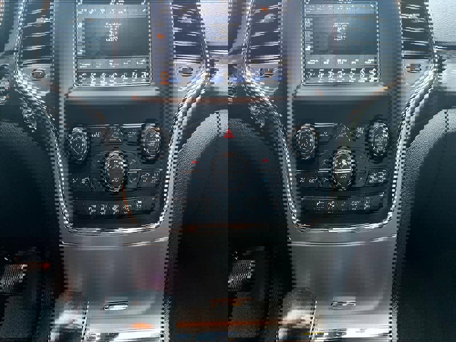 Used 2020 Jeep Grand Cherokee Laredo image 26