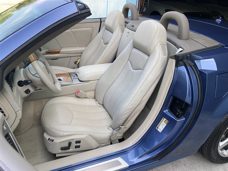 Used 2005 Cadillac XLR RWD image 15