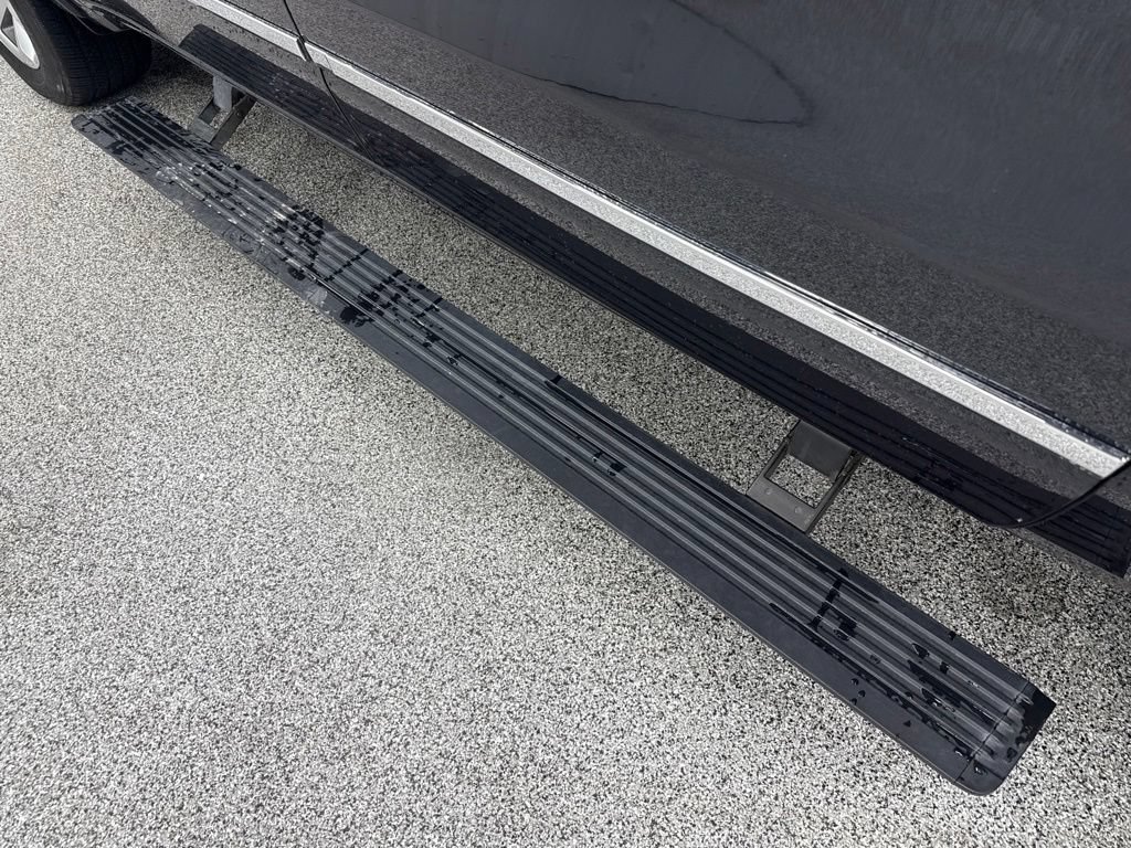 Used 2020 RAM 1500 Limited w/ Body Color Bumper Group AWD/4WD image 11