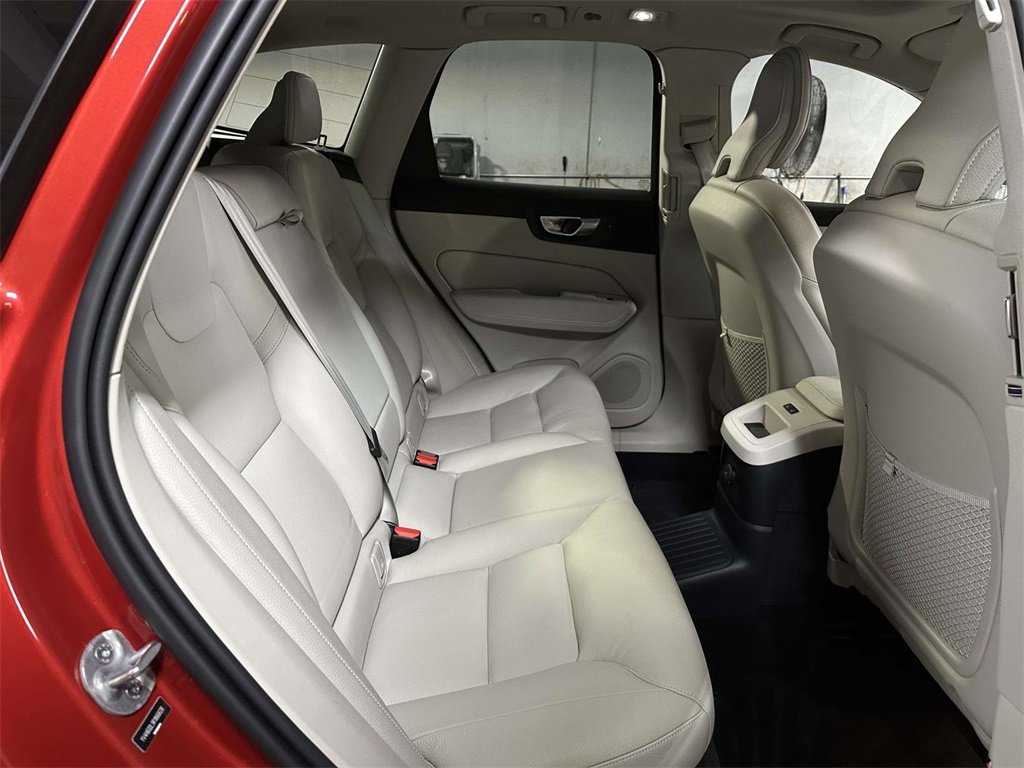 Used 2024 Volvo XC60 T8 Plus w/ Protection Package Premier image 26