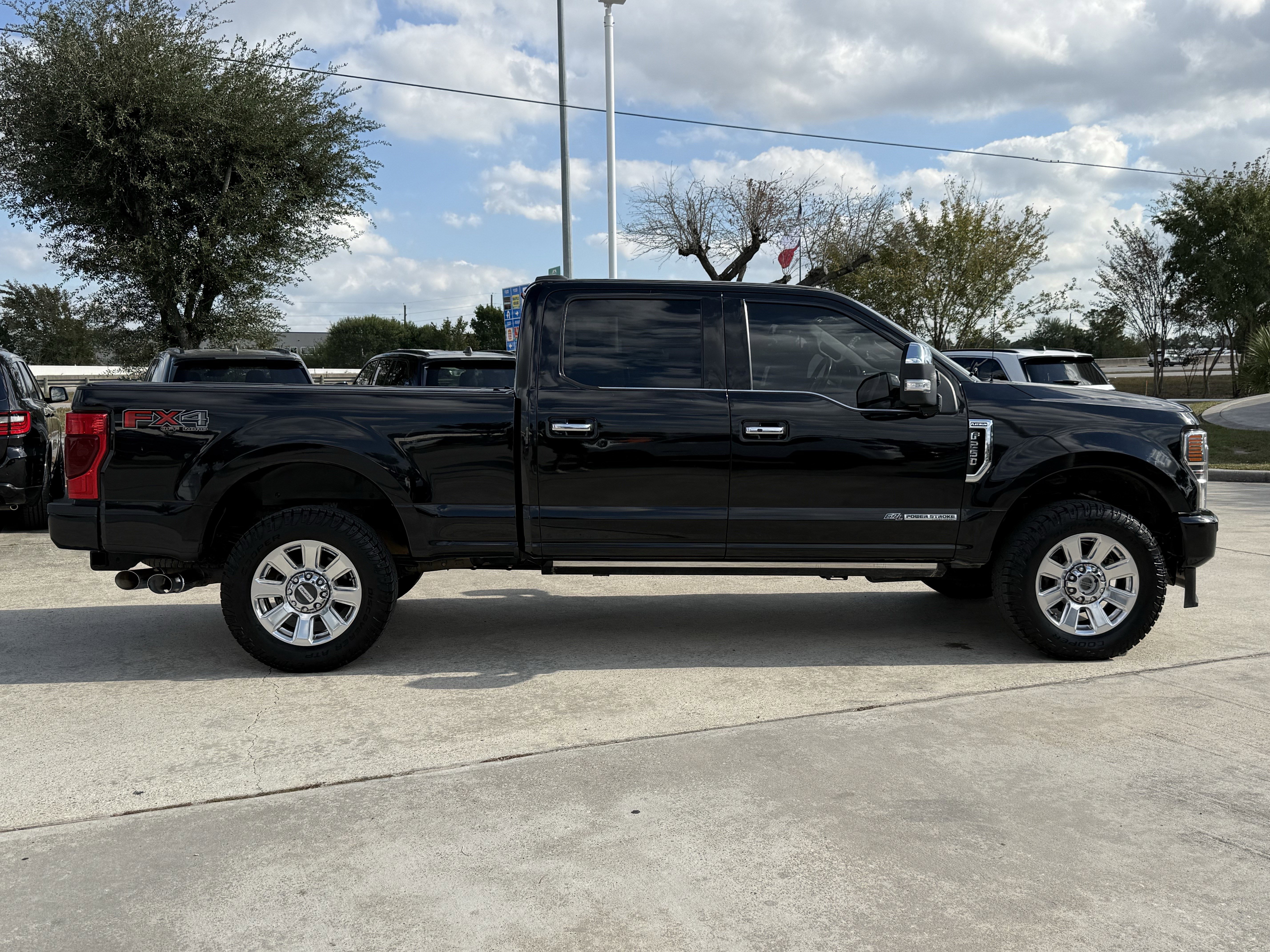 Used 2021 Ford F250 Platinum w/ FX4 Off-Road Package image 3