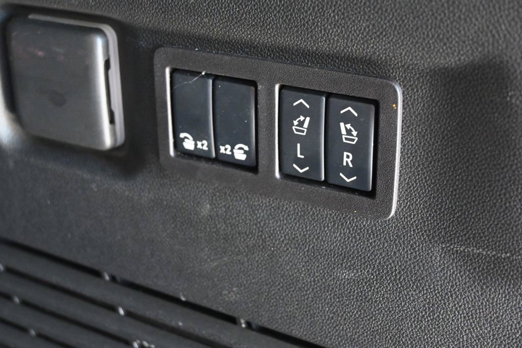 Used 2025 GMC Yukon XL Elevation AWD/4WD image 21