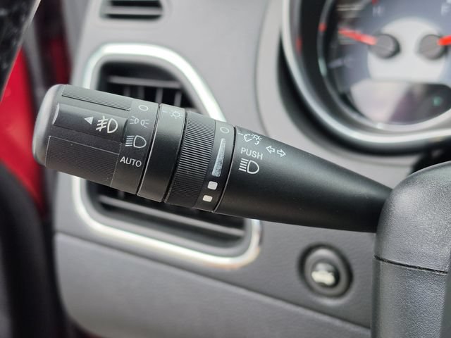 Used 2012 Chrysler 200 Limited FWD image 28