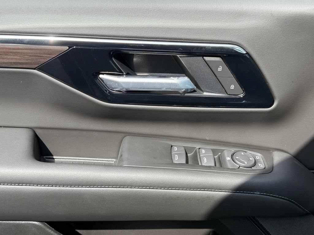New 2026 Chevrolet Suburban LS AWD/4WD image 11