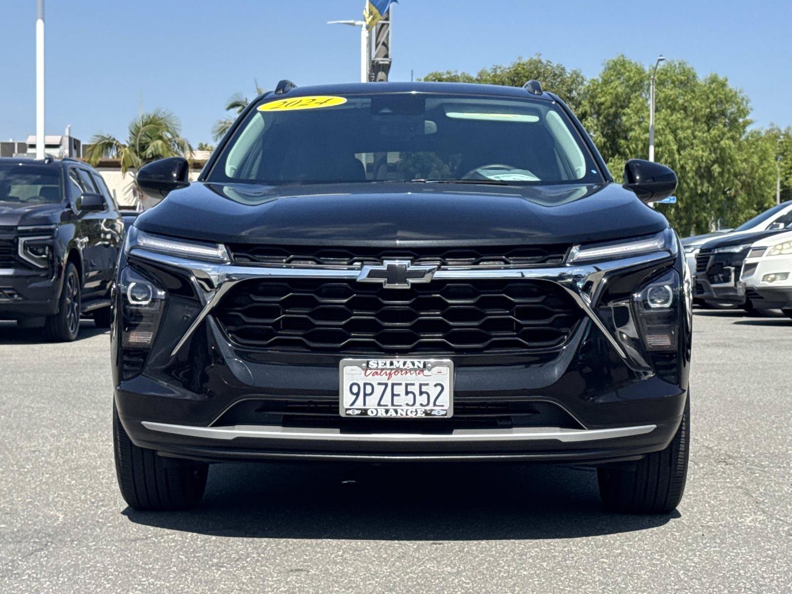 Used 2024 Chevrolet Trax LT w/ LT Convenience Package FWD image 2