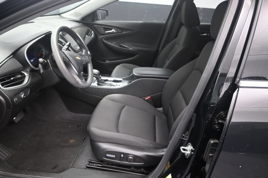 Used 2023 Chevrolet Malibu LT FWD image 15