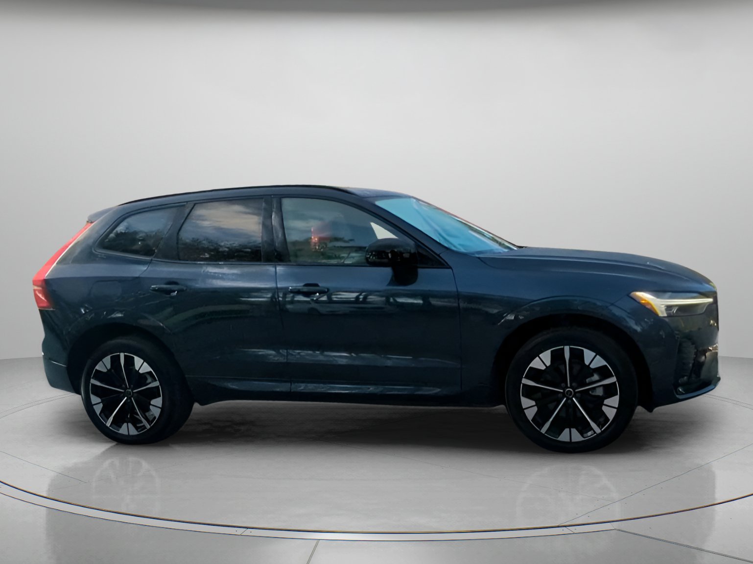 Used 2026 Volvo XC60 B5 Plus AWD/4WD image 34
