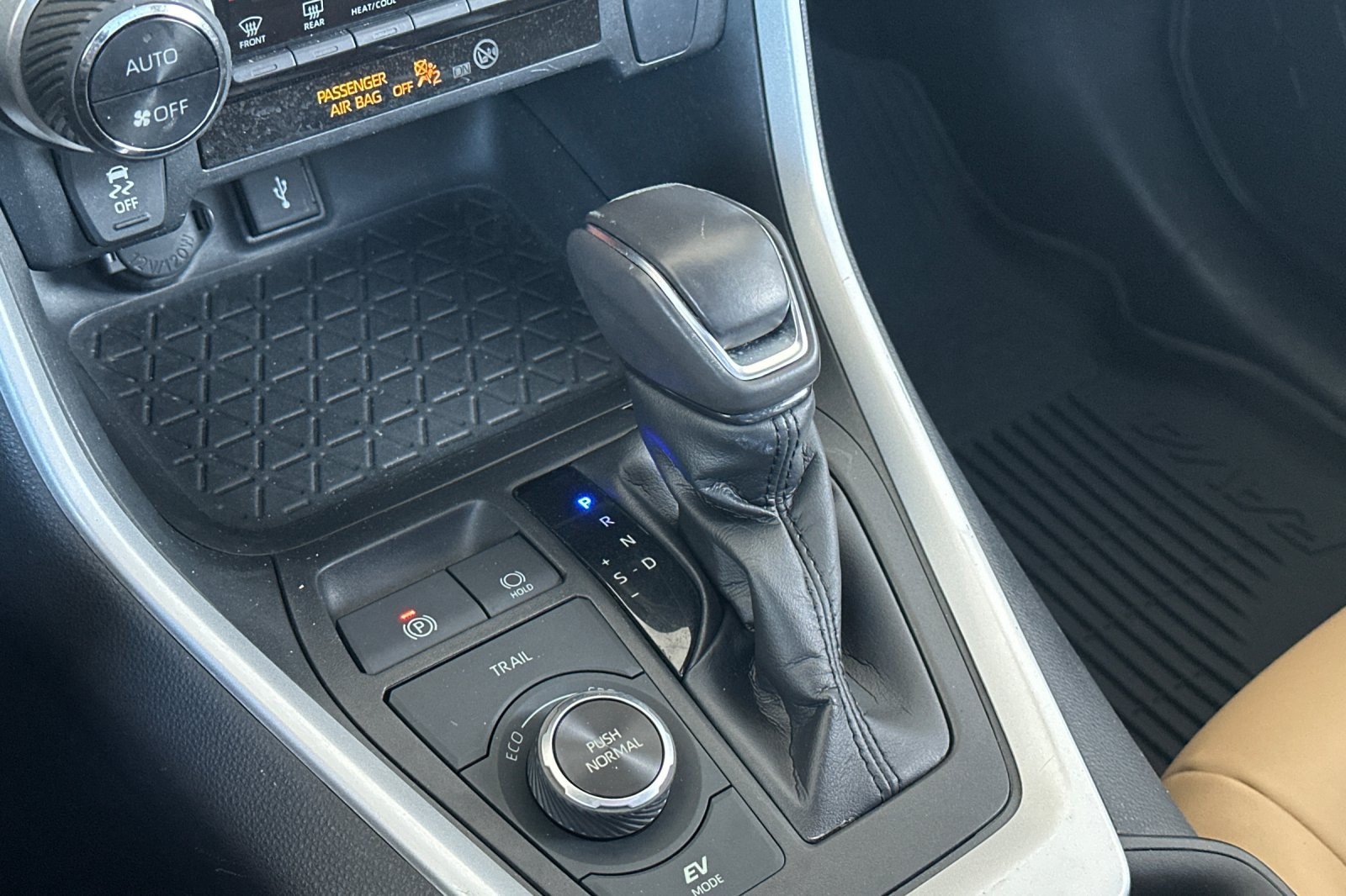 Certified 2022 Toyota RAV4 XLE Premium AWD/4WD image 20