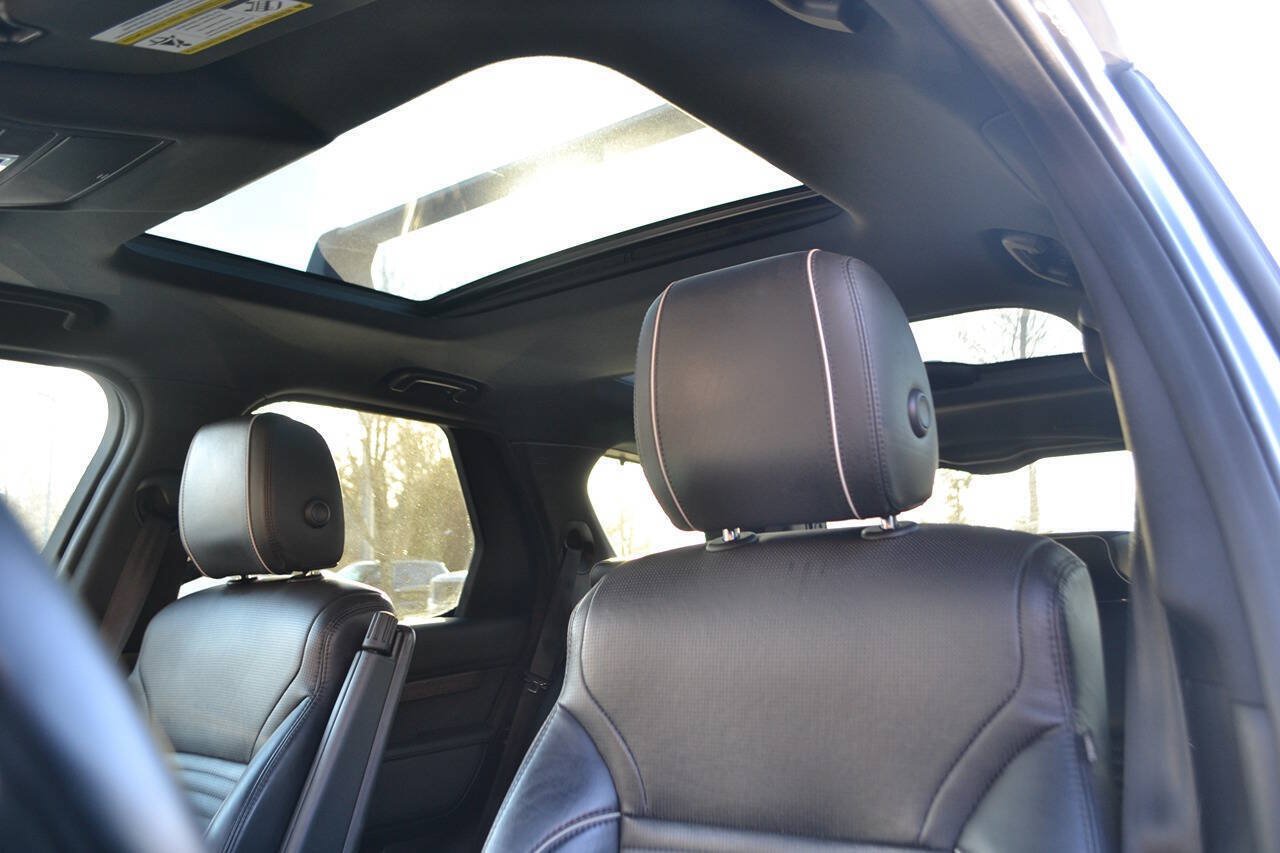 Used 2017 Land Rover Discovery HSE AWD/4WD image 8
