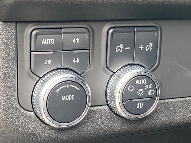 Used 2024 GMC Yukon AT4 w/ AT4 Premium Package AWD/4WD image 15