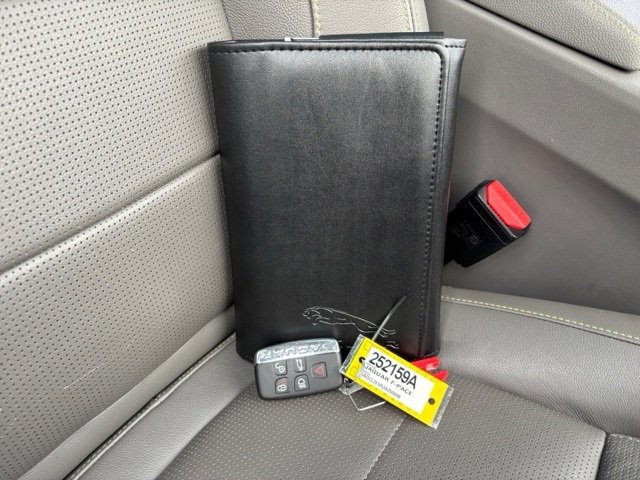 Used 2018 Jaguar F-PACE R-Sport image 32