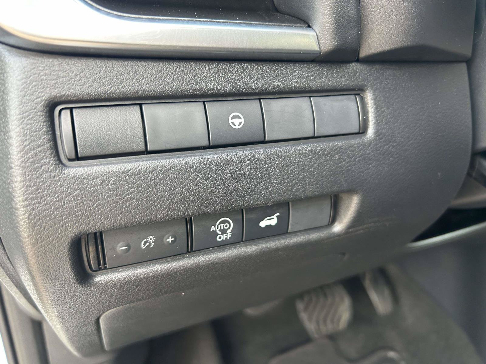 Used 2024 Nissan Rogue SV AWD/4WD image 18