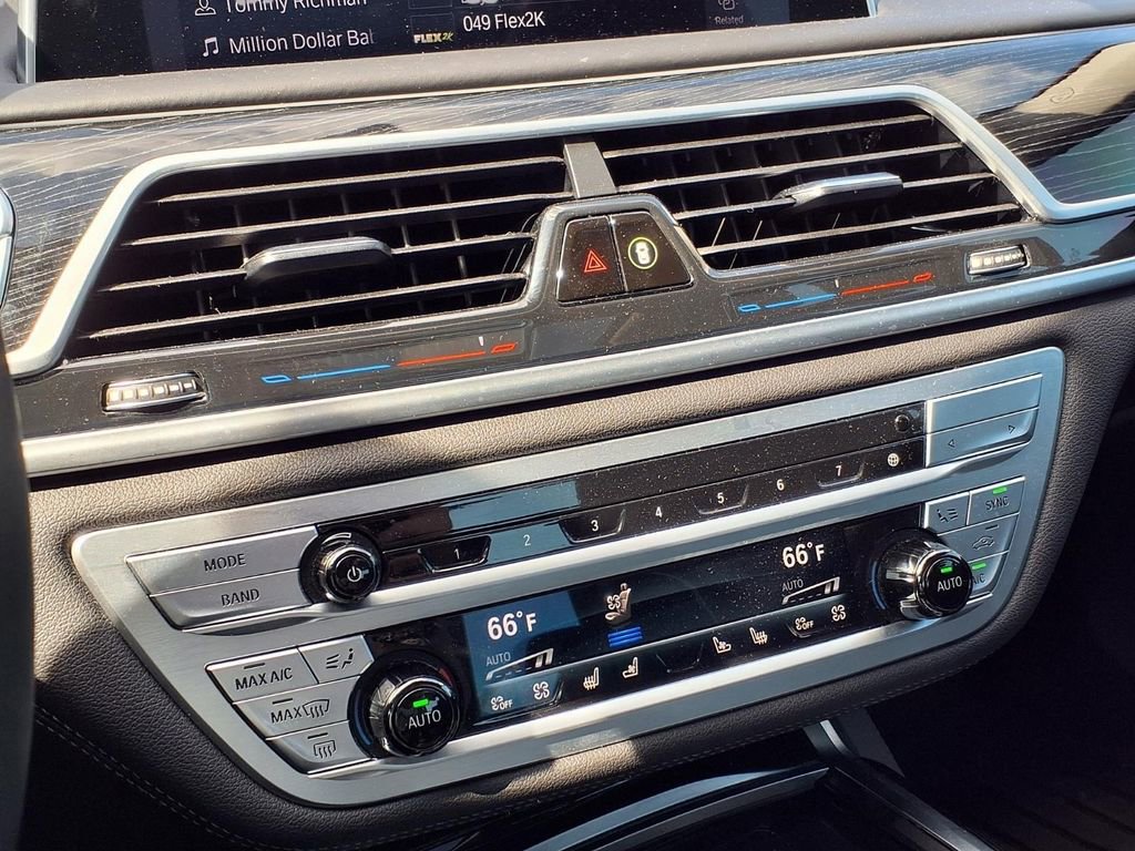Used 2022 BMW 750i xDrive w/ Executive Package image 5