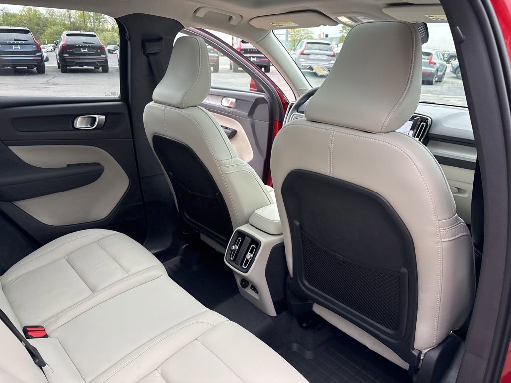 Used 2023 Volvo XC40 B5 Plus w/ Driver Assist Package AWD/4WD image 34