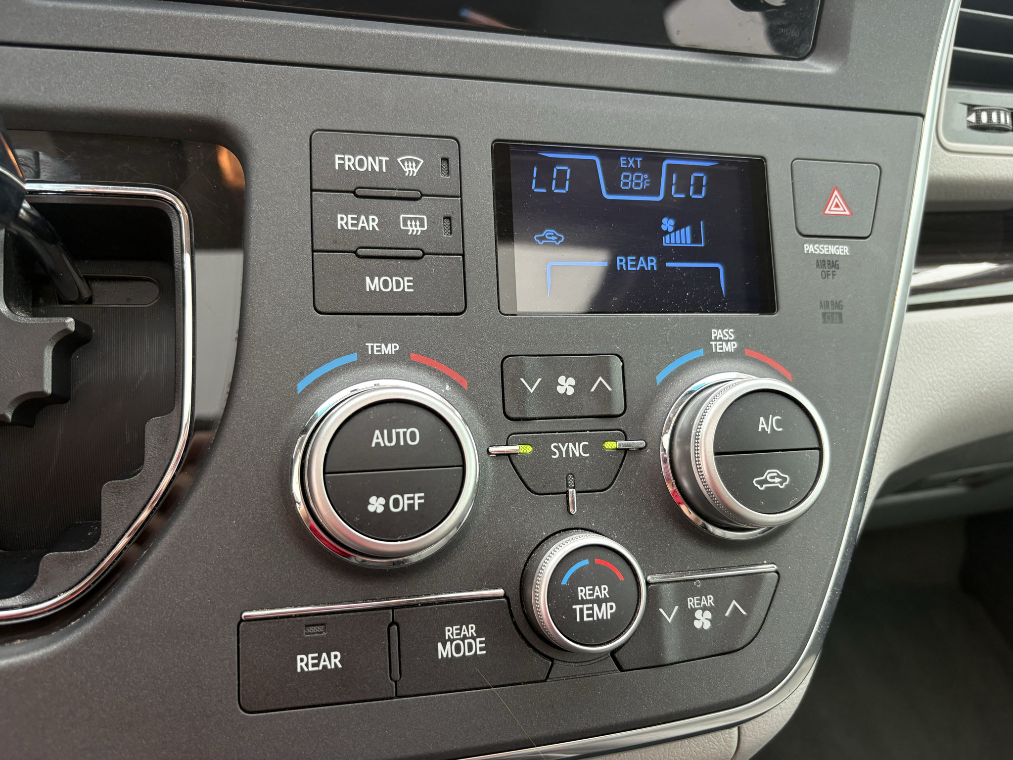Used 2017 Toyota Sienna XLE FWD image 19