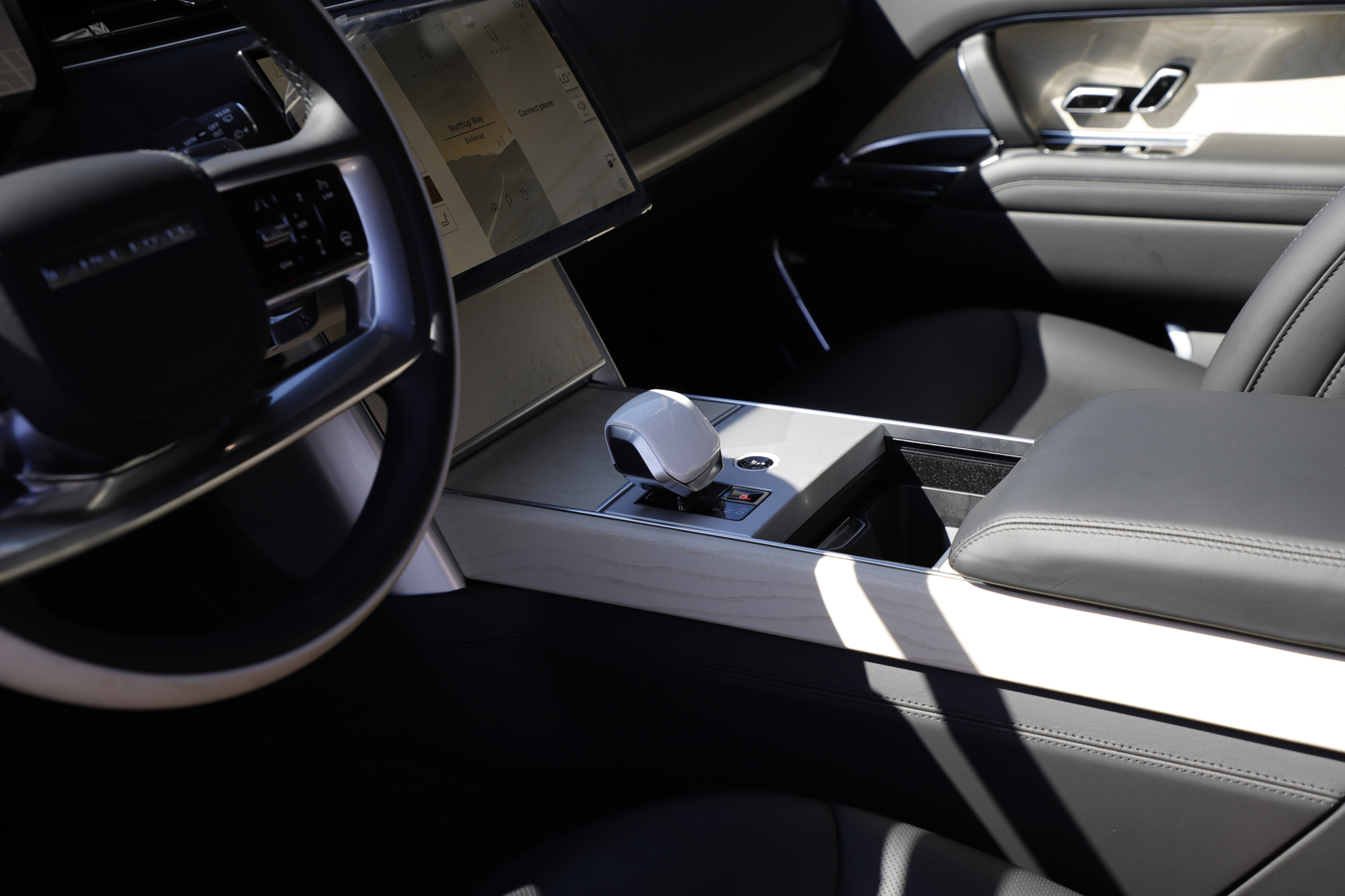 New 2026 Land Rover Range Rover SV AWD/4WD image 22