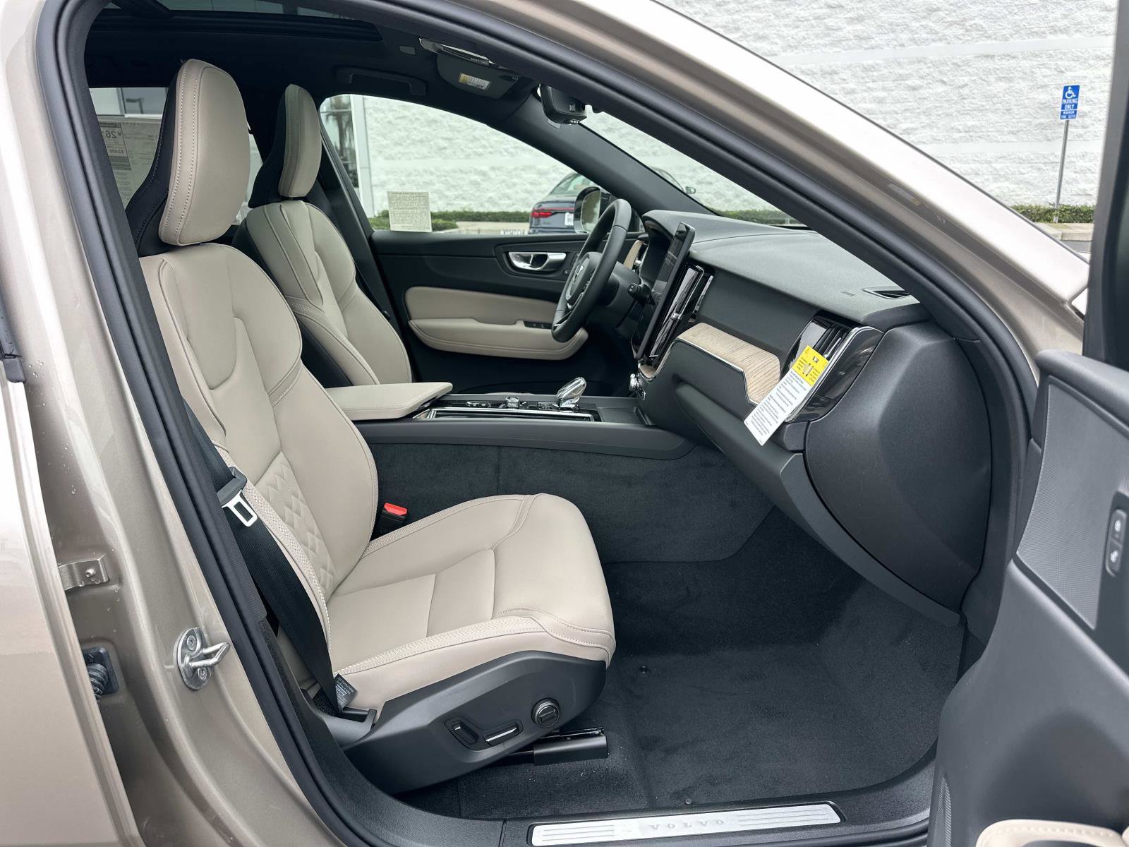 New 2026 Volvo XC60 B5 Plus w/ Protection Package Premier AWD/4WD image 20